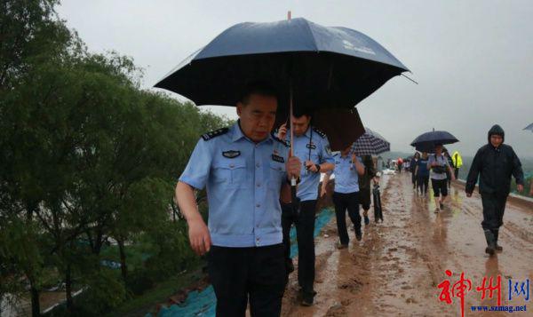 河南滎陽(yáng)：風(fēng)雨中滌蕩初心 危難時(shí)盡顯忠誠(chéng)